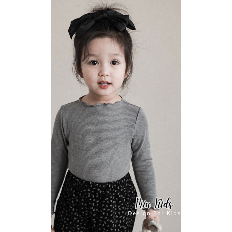 Áo dài tay thun gân màu trơn cổ viền bèo cho bé gái