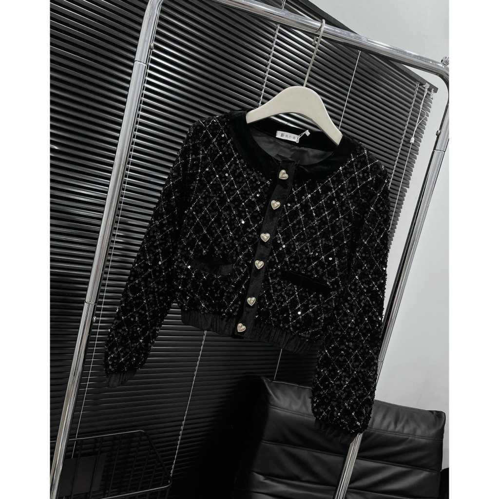 Áo khoác nhung cúc tim nhũ kim sa dài tay