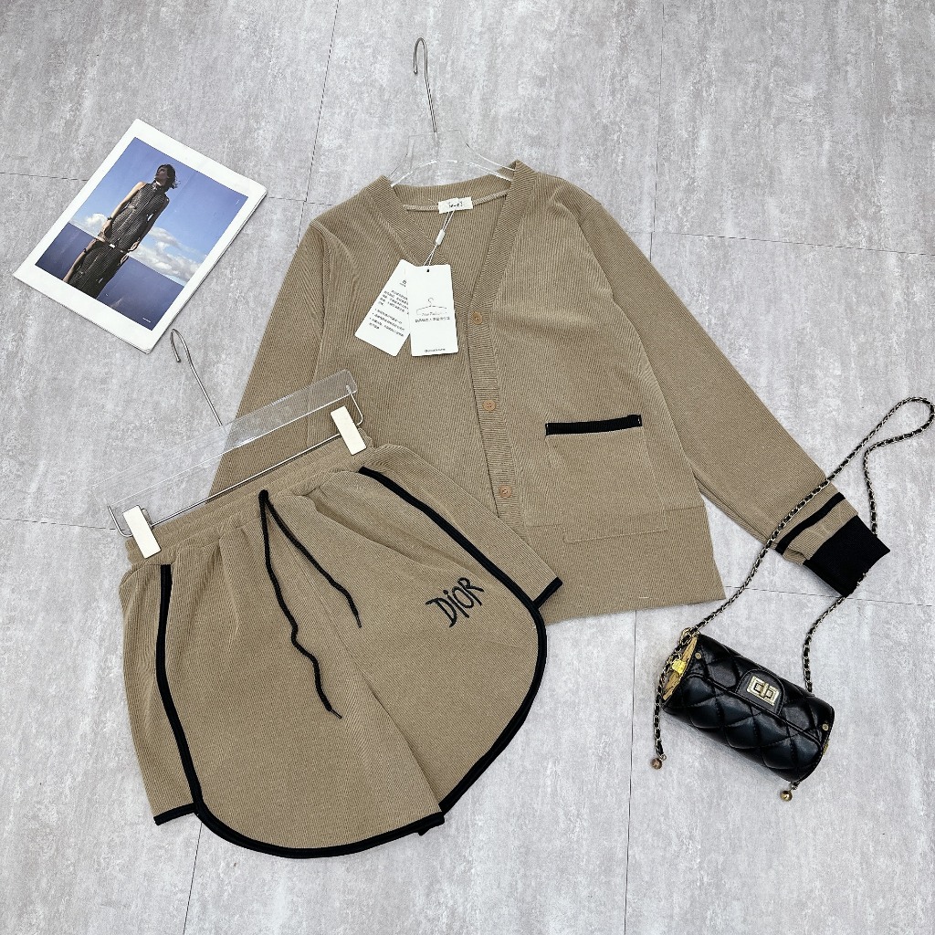 Set Bộ Đồ Nữ Nhung Tăm Nâu Tây Thêu Diro Áo Dài Tay Cổ V Cúc Dọc Mix Quần Sooc Đùi Viền Đen Freesize
