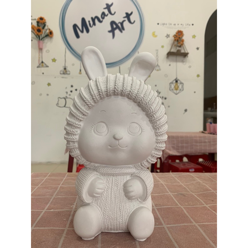 Tượng tô màu thạch cao thỏ mặc áo len