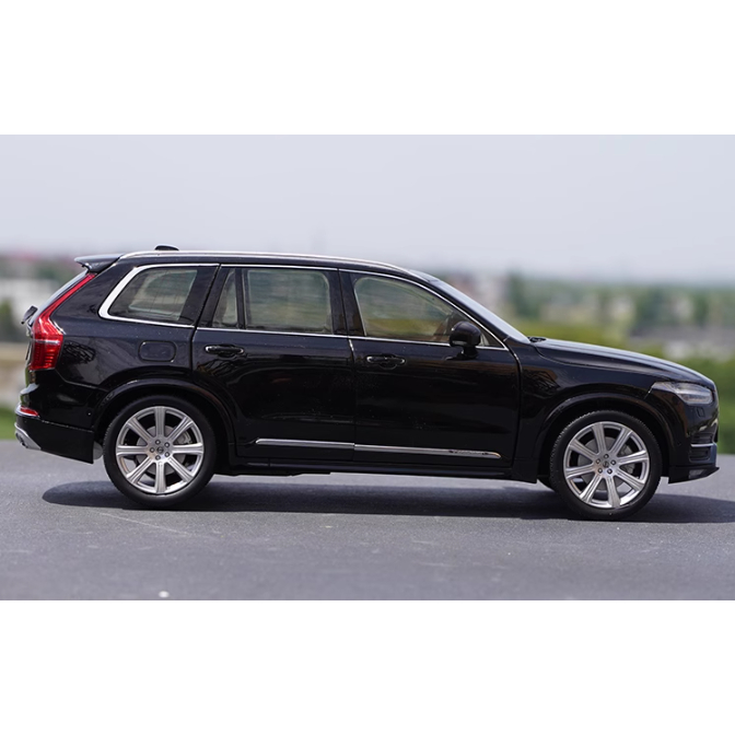 Mô hình xe Volvo XC90 1:18