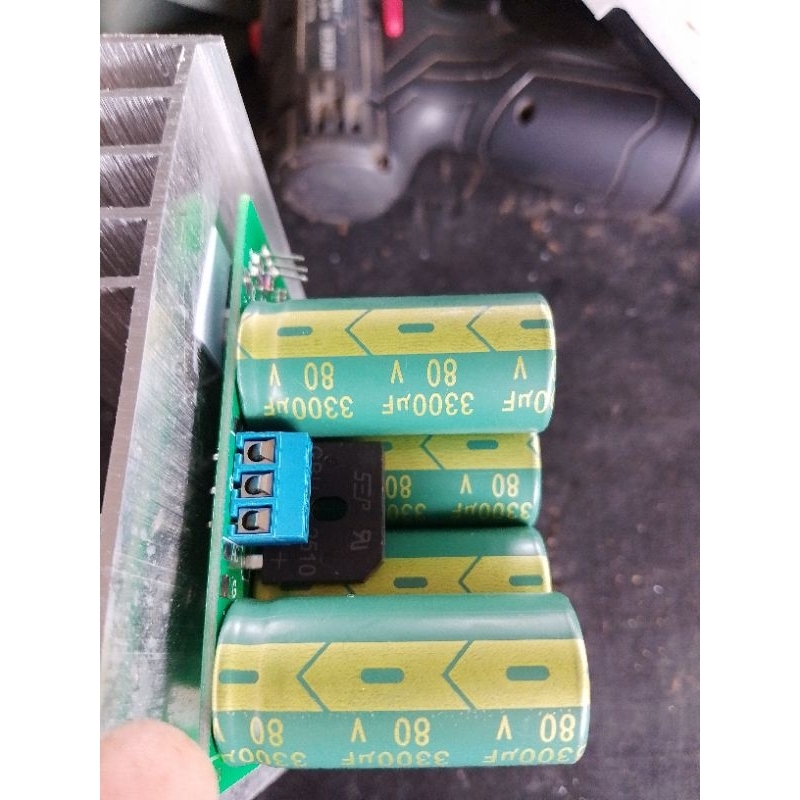 Bo công suất clasd 1000w IRS2092S và 4 fet chính hãng 4 tụ nguồn AC35 đến 55V có rơ le bảo vệ loa