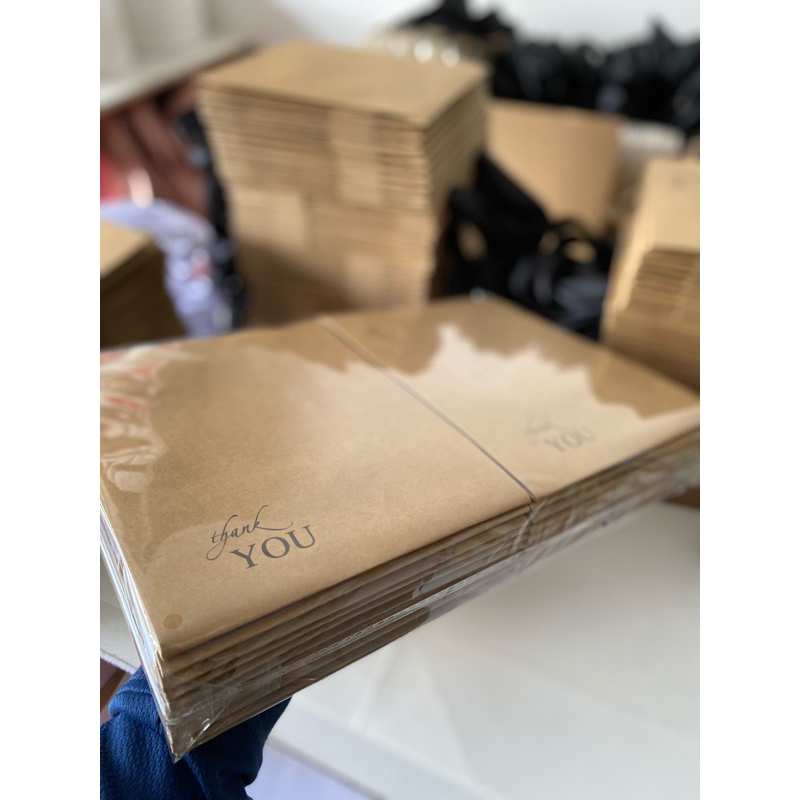 - Túi giấy kraft đựng quà, nước hoa, mỹ phẩm, quà tặng - Size vừa - Quai ruy băng dán cao cấp