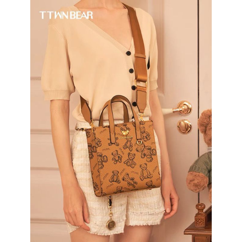 Túi xách, túi đeo chéo nữ TWB hoạ tiết gấu màu nâu siêu xinh