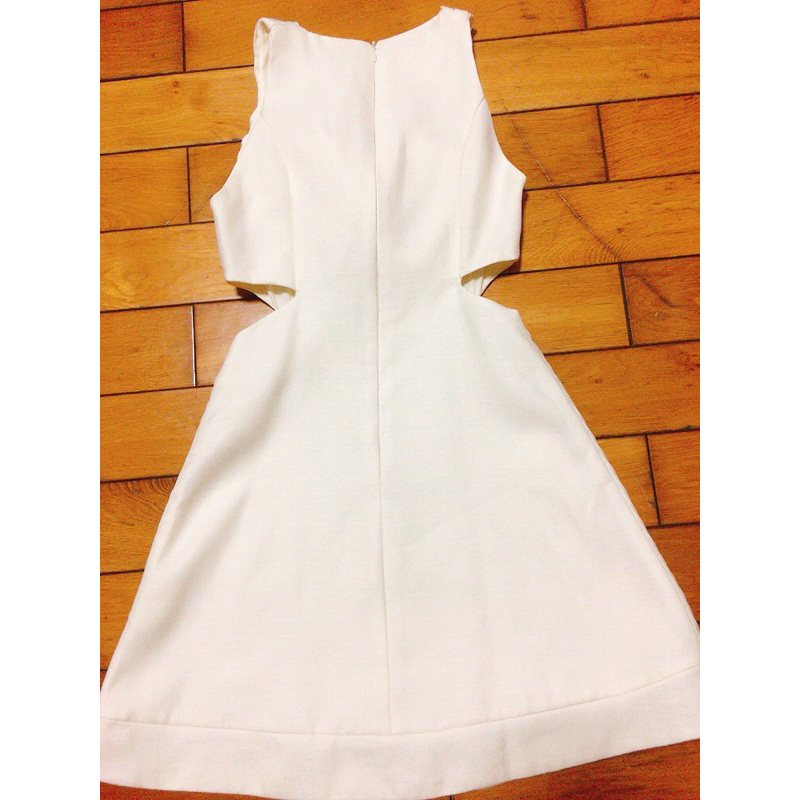 Thanh lý váy Colin