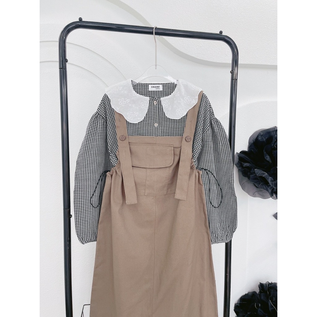 SET ÁO SƠ MI BBD CARO CỔ REN BÈO SEN TRẮNG TAY PHỒNG + ĐẦM YẾM NÂU RÚT DÂY 2 BÊN  ONEC