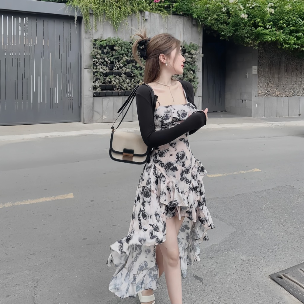 Sét váy hoa nhí 2 dây với áo cadigan chất mỏng thun gân, váy đuôi xẻ tà siêu xinh