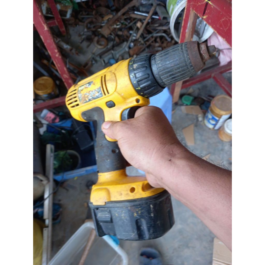 thanh lý máy bắn vít Dewalt 12v không điều tốc, bao máy sống + bao pin sống, còn lại không bao gì hết