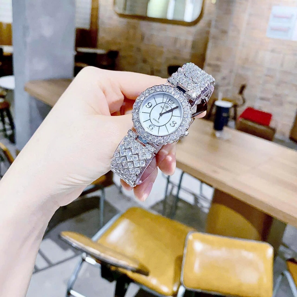 Đồng hồ NỮ ROYAL CROWN dây đá sang trọng