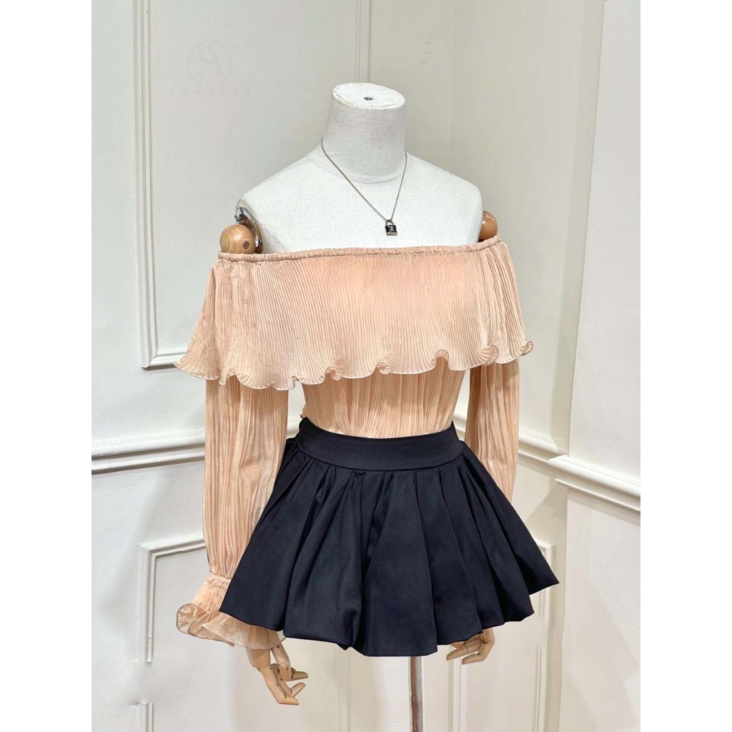 𝐃𝐀𝐒𝐈𝐄𝐍𝐓 𝐒𝐄𝐓 áo trễ vai dập ly nhỏ bèo phối chân váy ngắn bồng - TKCC Ashley