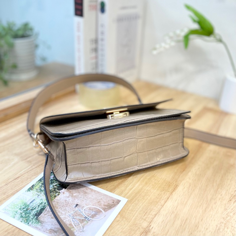 Túi coach brynn kẹp nách da vân