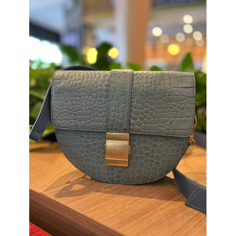 Túi đeo chéo da thật dập vân rùa màu xanh nhẹ nhàng xinh xắn