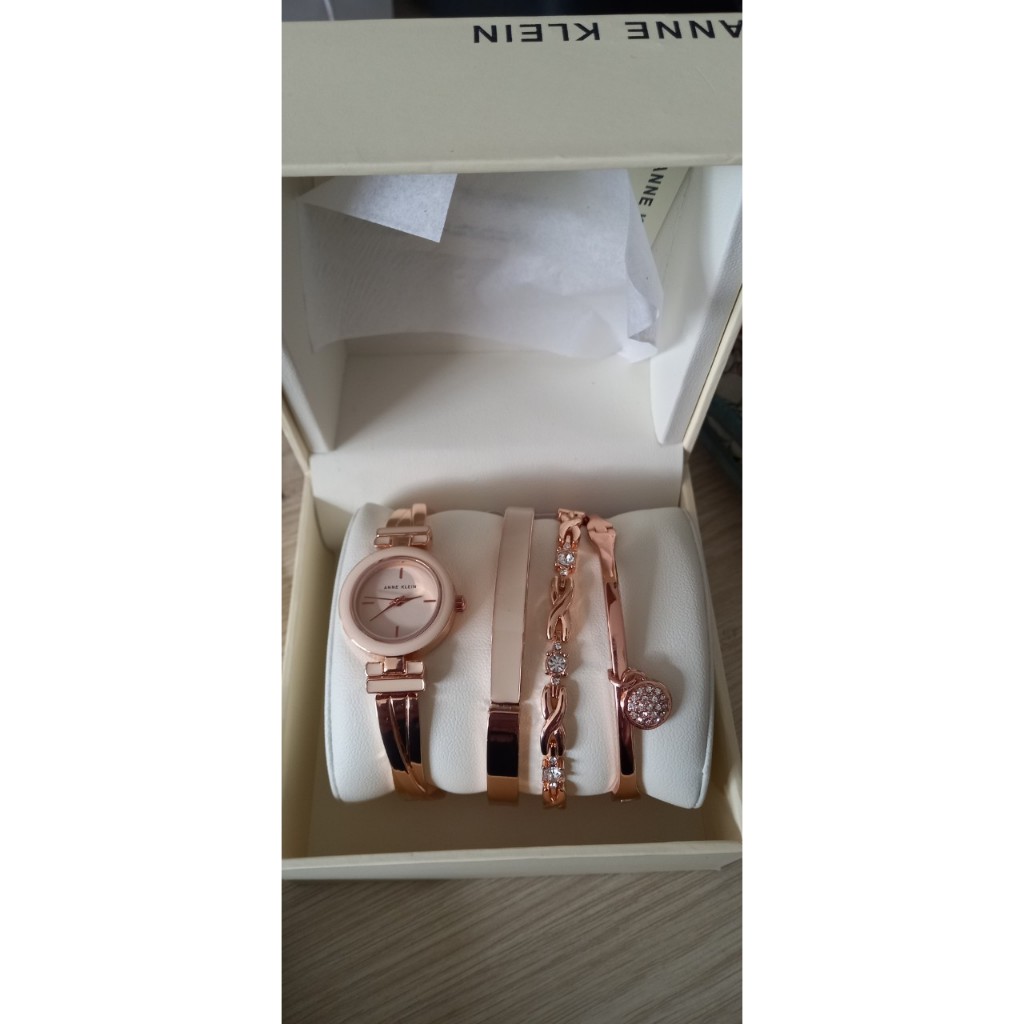 Set đồng hồ và 3 vòng đeo tay ANNE KLEIN AK/3284LPST