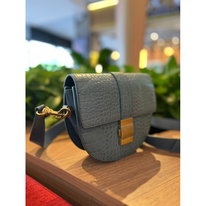 Túi đeo chéo da thật dập vân rùa màu xanh nhẹ nhàng xinh xắn