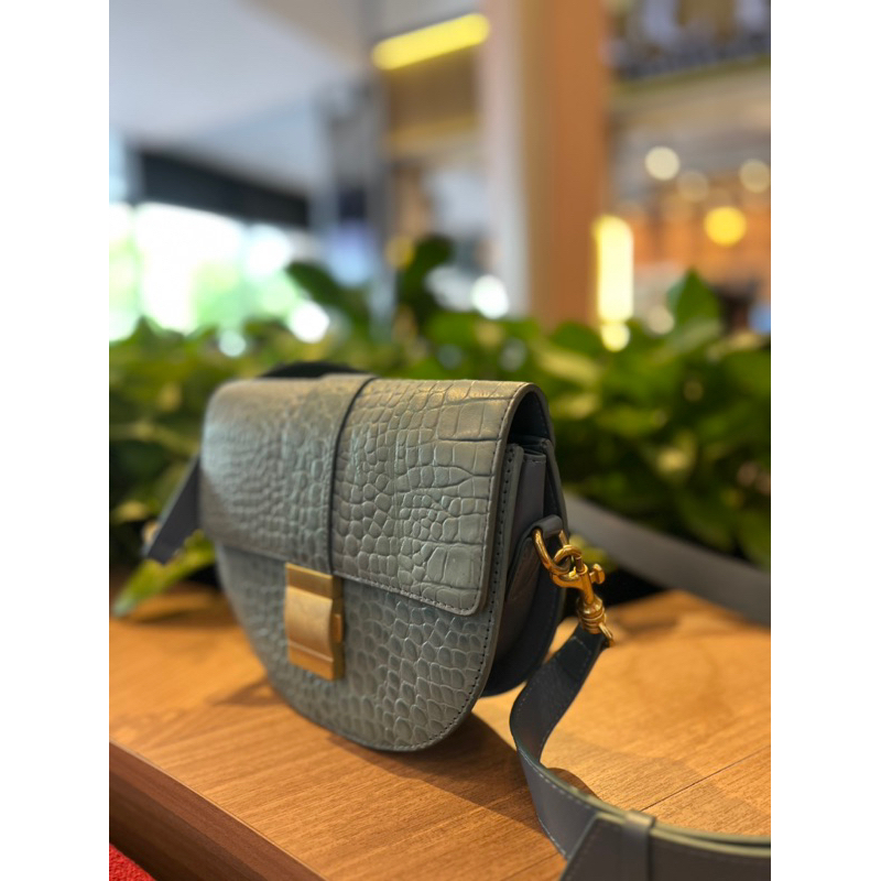 Túi đeo chéo da thật dập vân rùa màu xanh nhẹ nhàng xinh xắn