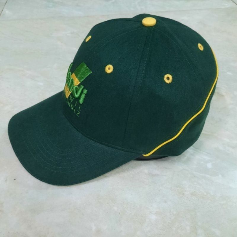Nón màu xanh lá thêu logo/ Mũ lưỡi trai màu xanh.