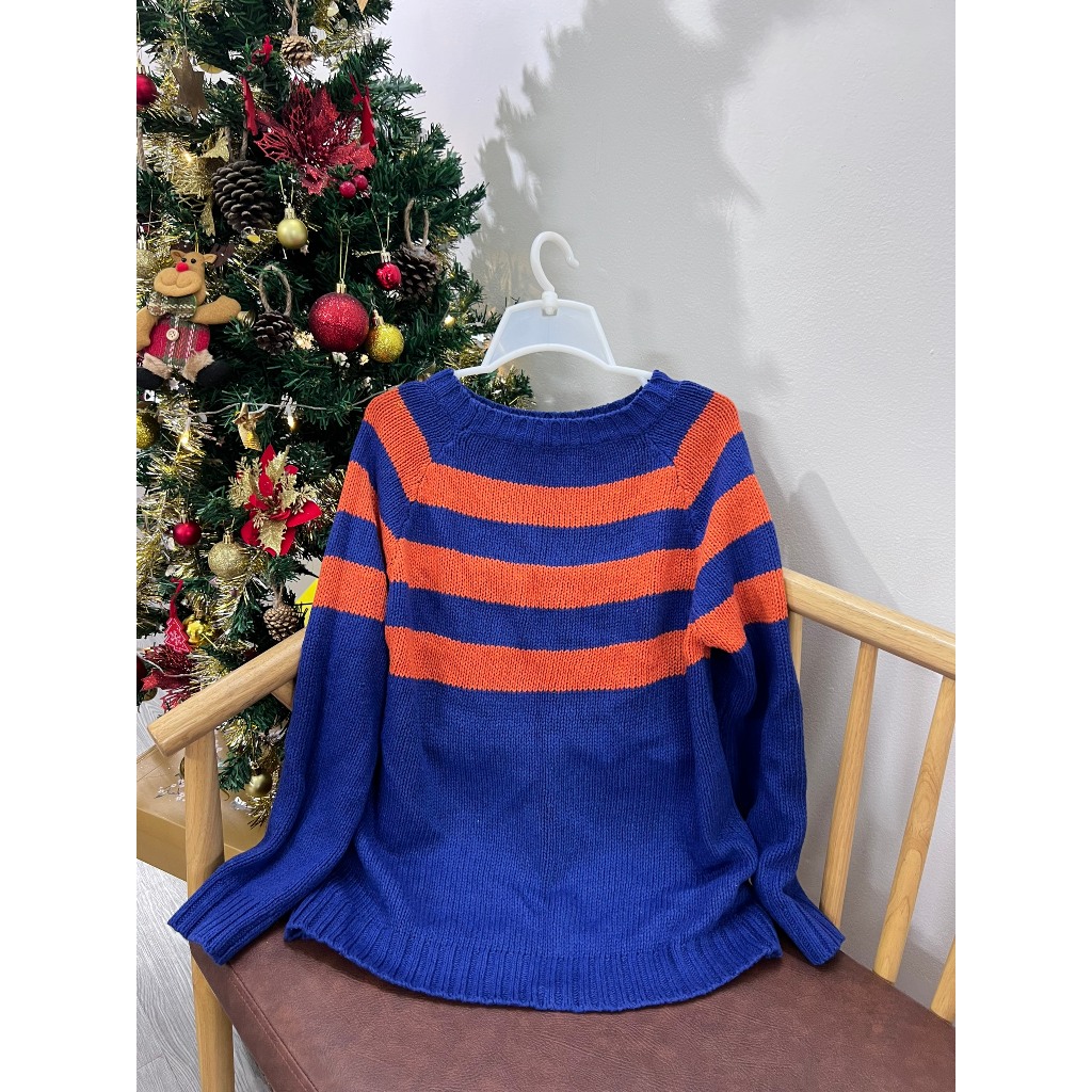 Áo len xanh sọc cam
