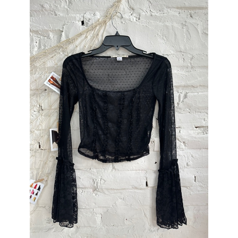 Áo ren tay loe Urban outfitters