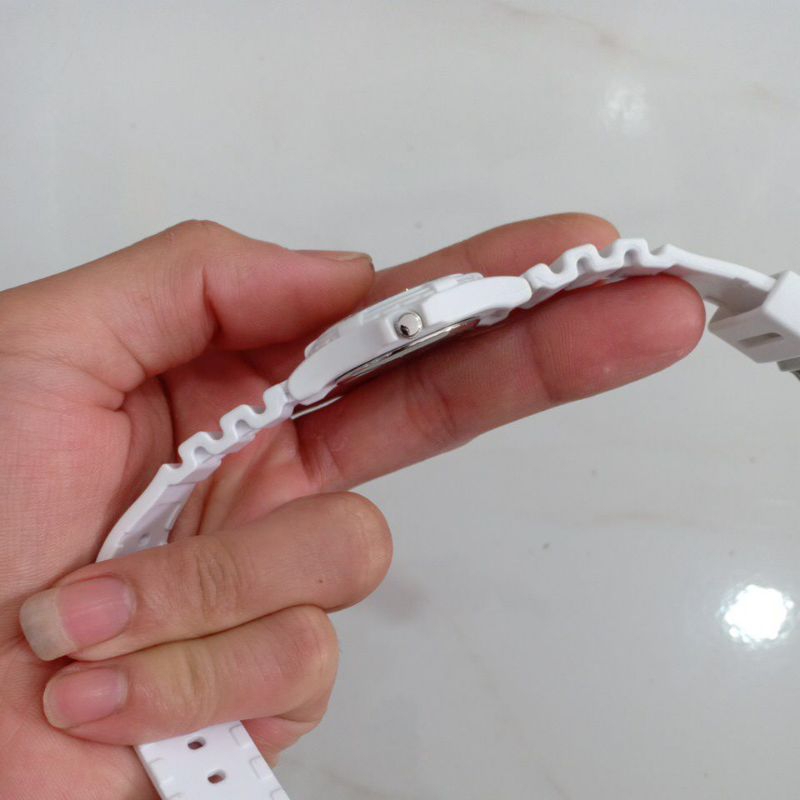 Đồng hồ si nam nữ dây nhựa hiệu DISNEY MINNIE MOUSE màu trắng độ mới cao 98%