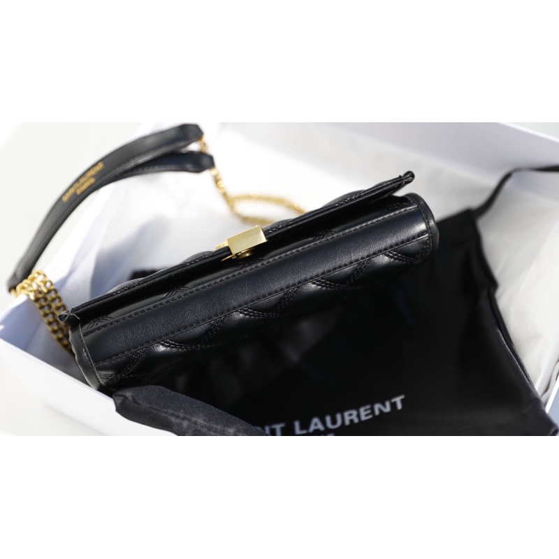 Túi xách dây xích khoá vàng