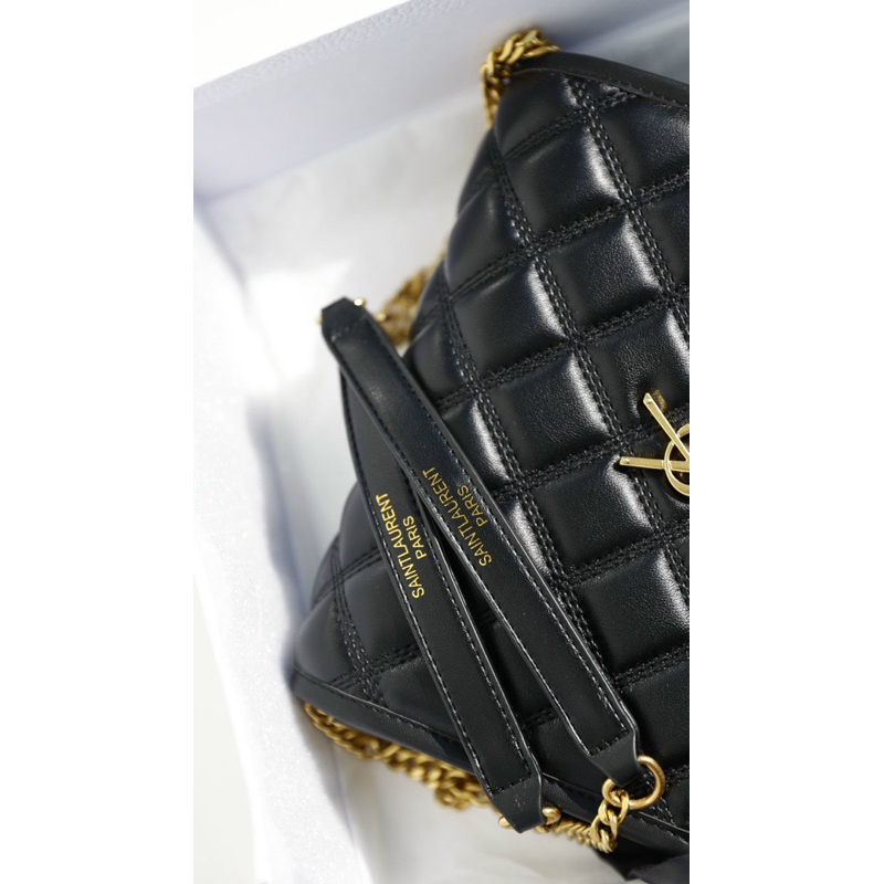 Túi xách dây xích khoá vàng