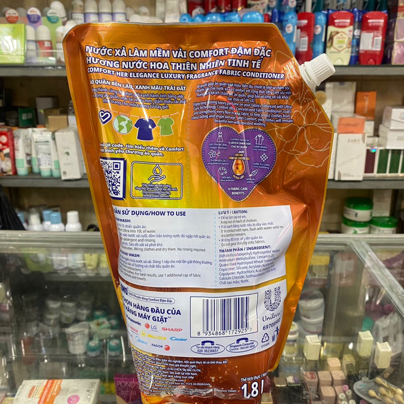 Nước xả vải Comfort hương nước hoa thiên nhiên  sophia túi 1.8 lít