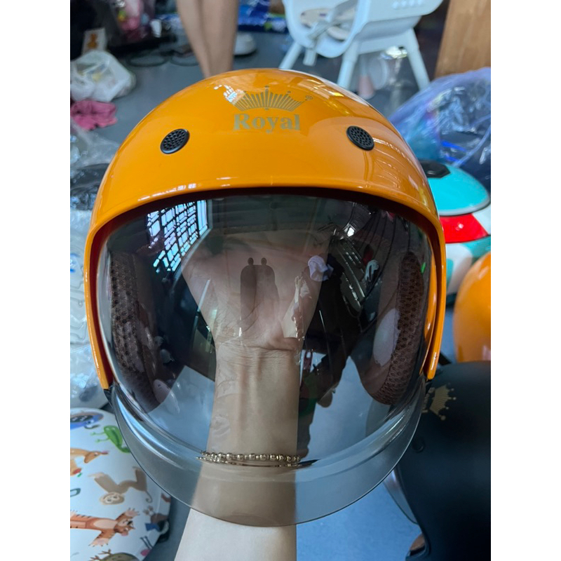 Nón bảo hiểm 3/4 royal m139 kính âm chính hãng cũ đã qua sử dụng.