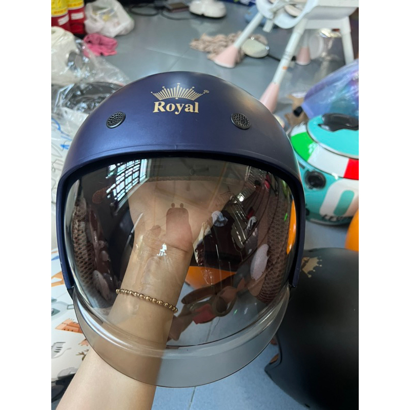 Nón bảo hiểm 3/4 royal m139 kính âm chính hãng cũ đã qua sử dụng.