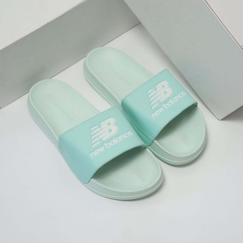 DÉP QUAI NGANG NỮ NB LOGO CHỮ