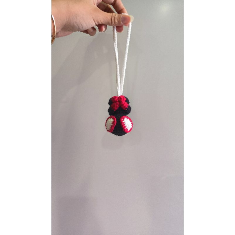 Móc khoá Spiderman đu dây bằng len