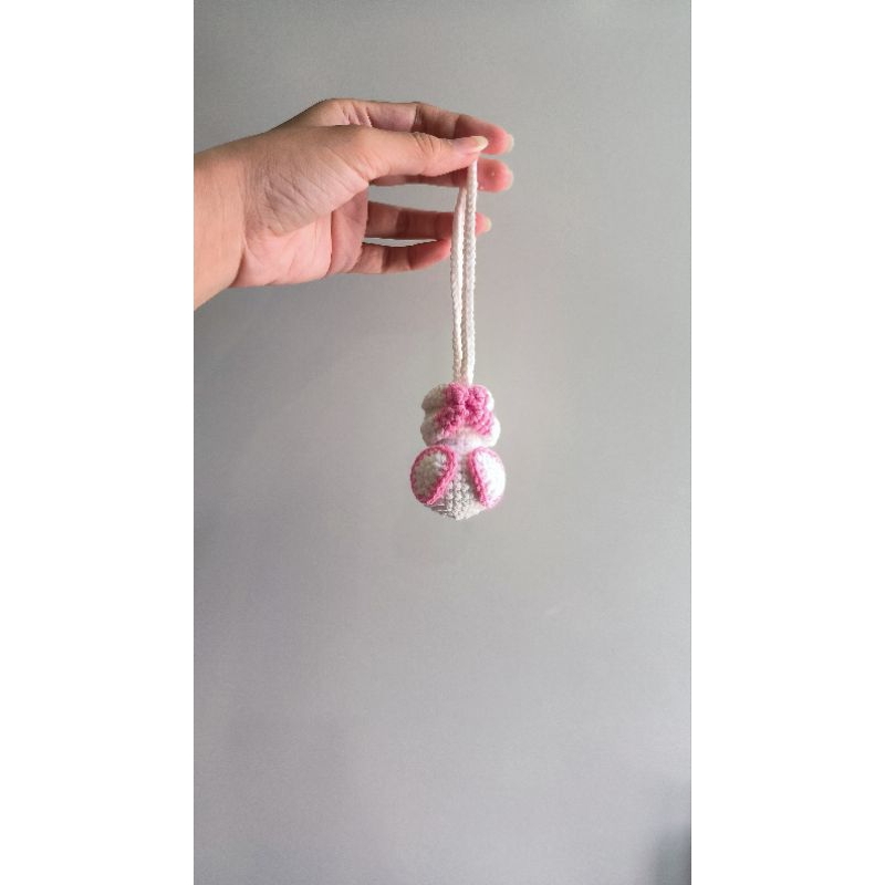 Móc khoá Spiderman đu dây bằng len