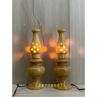 MỘT CẶP ĐÈN THỜ GỖ SỒI CAO 25CM