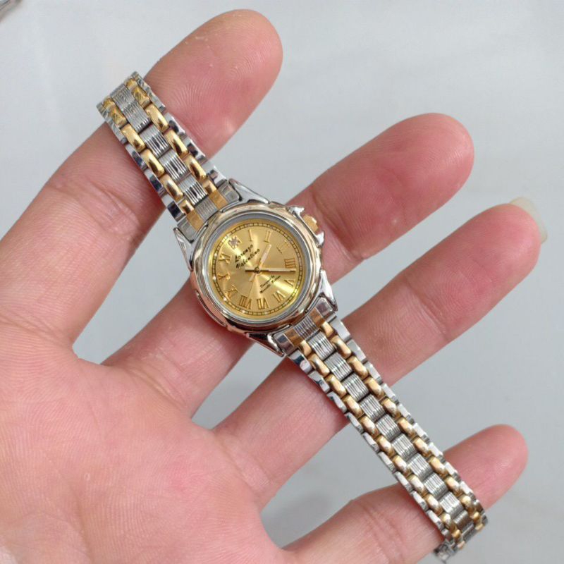 Đồng hồ si nữ hiệu VALENTINO demi dây thép lụa độ mới cao 95%