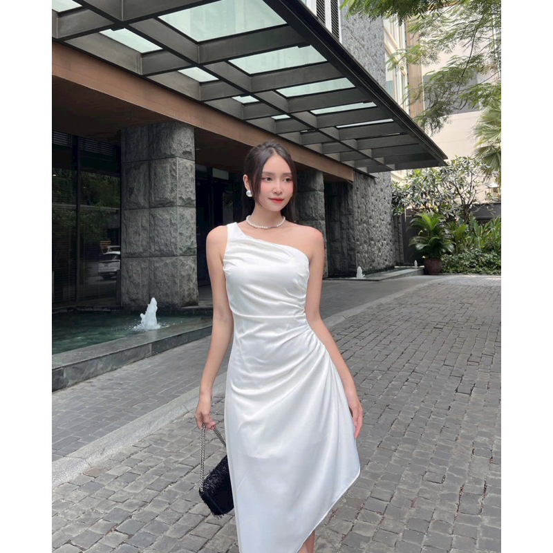 LIKEHER - Đầm Dự Tiệc Tà Xéo Nhún Sườn D105