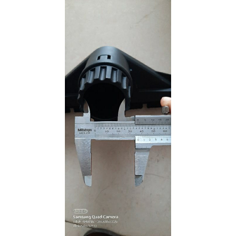 Bàn hút bụi dài của máy hút bụi công nghiệp camry 70L bóc máy