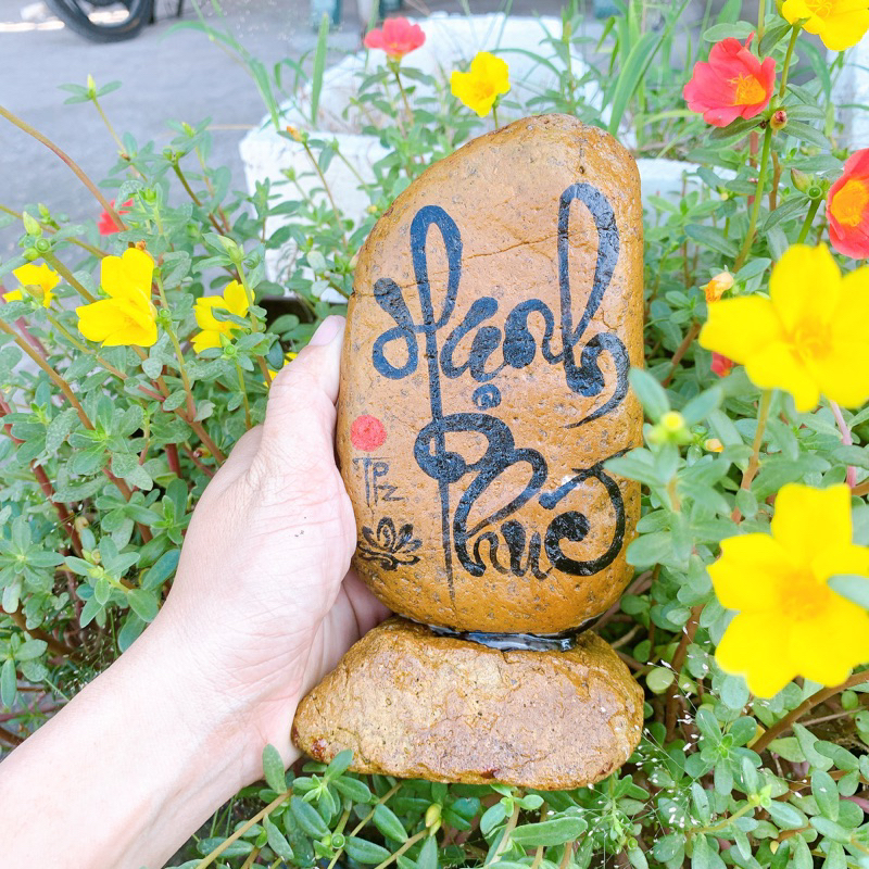 Đá viết chữ thư pháp