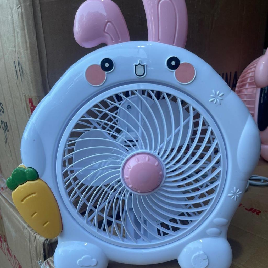 Quạt cắm điện hình thú để bàn văn phòng hoặc bàn học