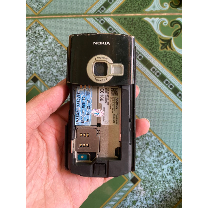 Xác điện thoại N72 còn nguon