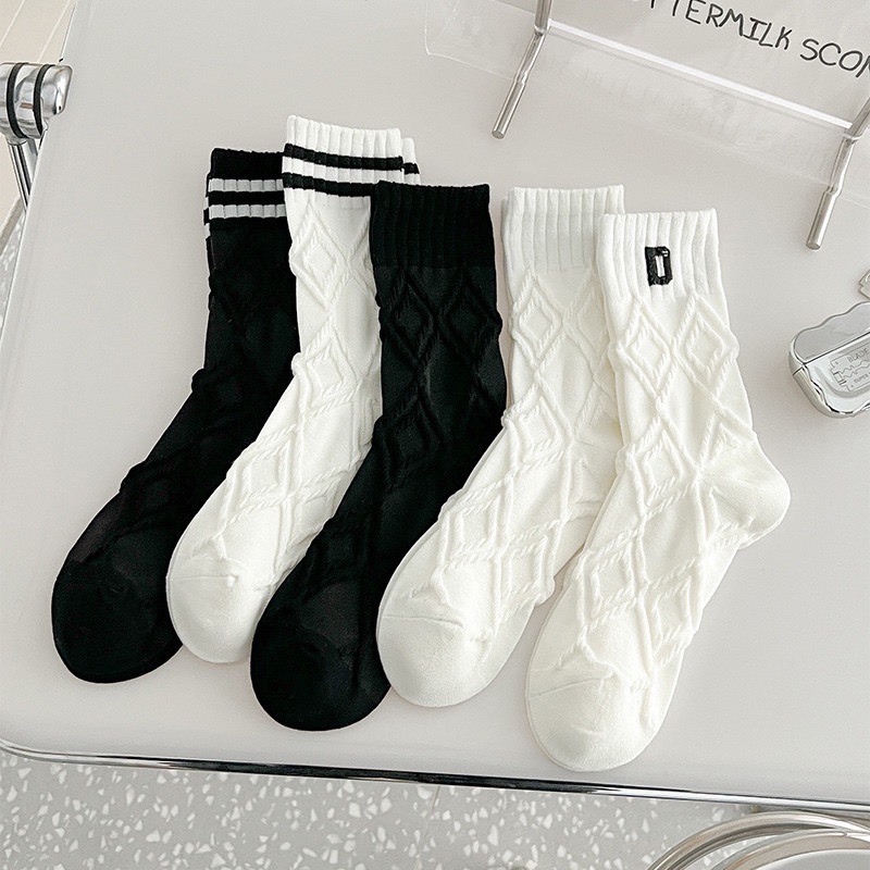 Sét 5 Đôi Tất Nữ Cổ Cao Gân Kẻ Chữ D Phong Cách Hàn Quốc t24