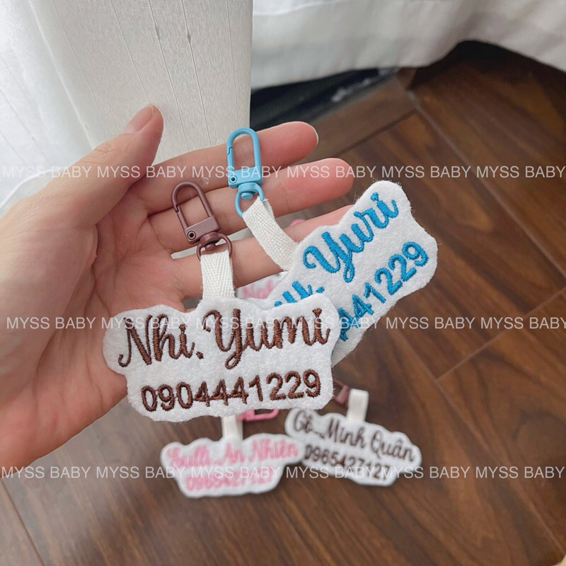Thẻ tên treo ba lô cho bé thêu 2 hàng chữ MYSS BABY