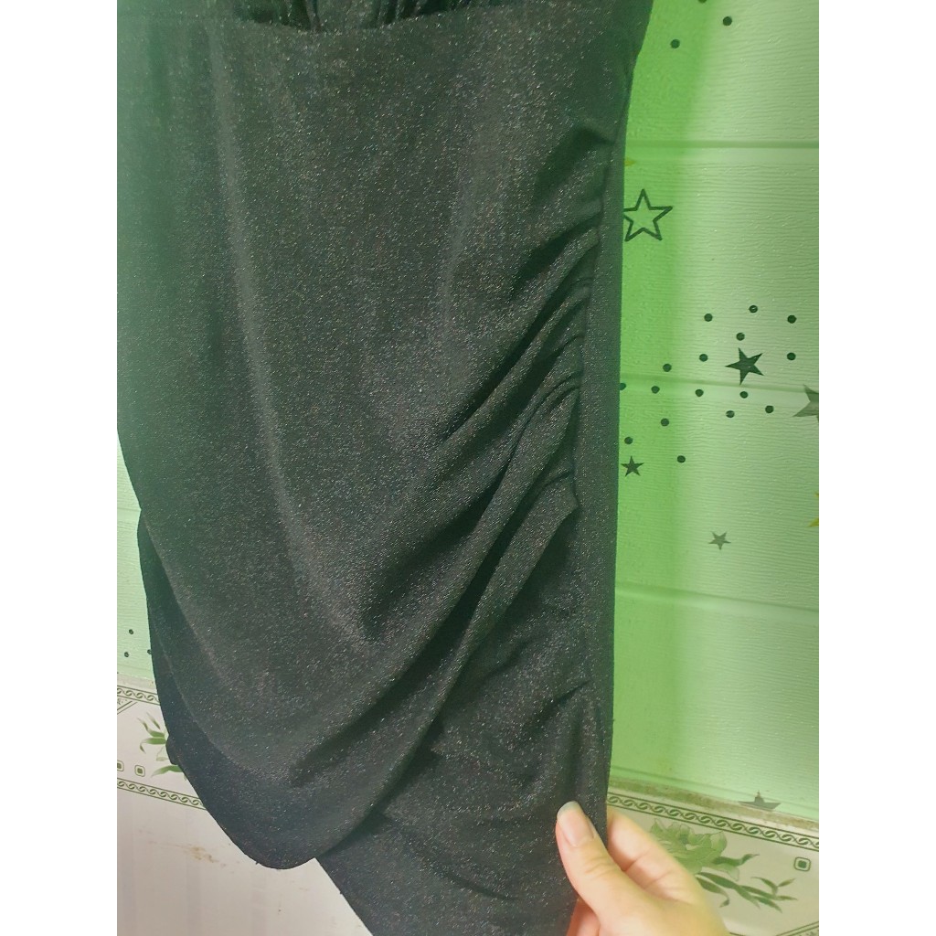 Đầm body vải dệt kim trễ vai màu đen