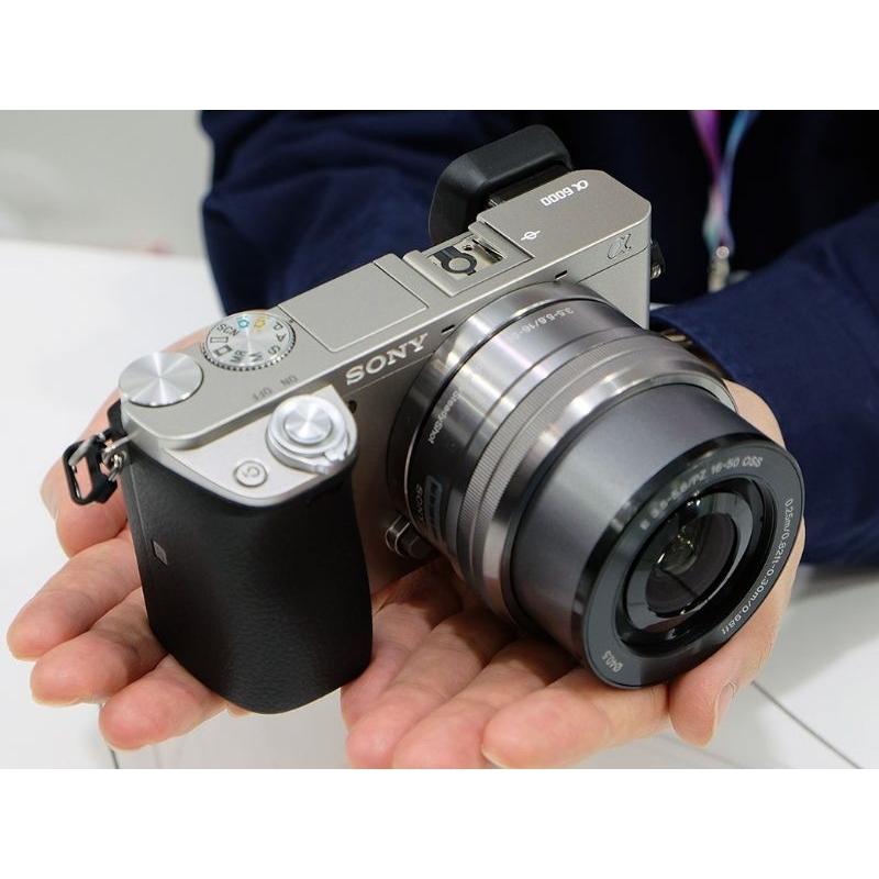 Máy ảnh Sony A6000 kèm lens kit 18-55