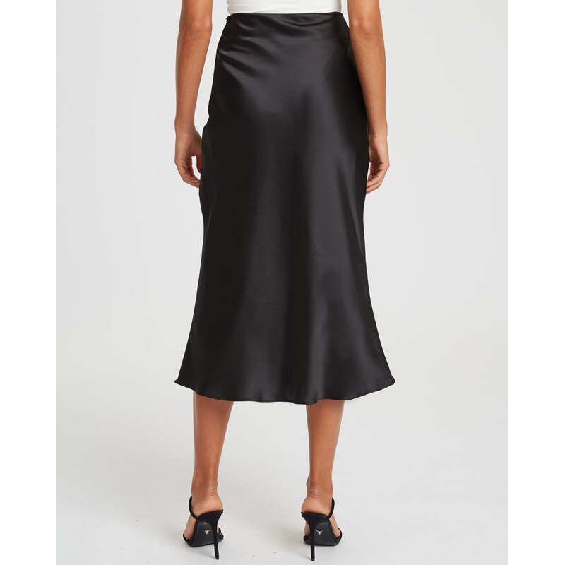 Váy satin xuất dư