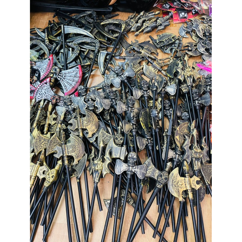 Vũ khí hoá trang halloween / búa rìu lưỡi hái đinh ba búa đầu lâu/ gậy bình khoa chơi halloween cosplay