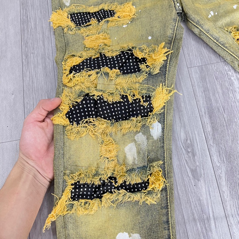 Quần xanh vá đen đính đá nhỏ rách xù chỉ rêu,quần jean amiri đính đá chấm sơn trắng 4 khuy phong cách boy phố
