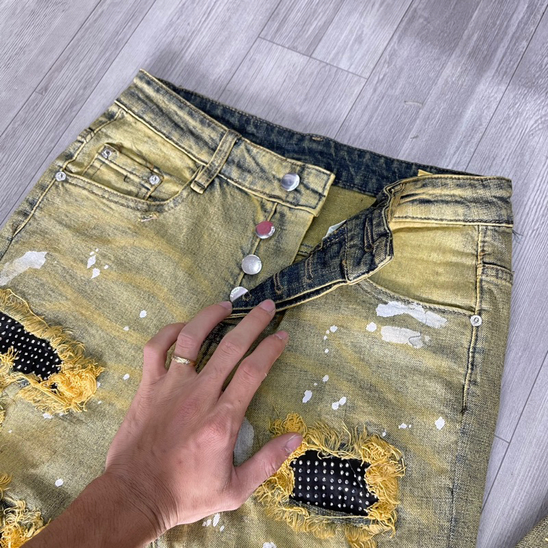 Quần xanh vá đen đính đá nhỏ rách xù chỉ rêu,quần jean amiri đính đá chấm sơn trắng 4 khuy phong cách boy phố