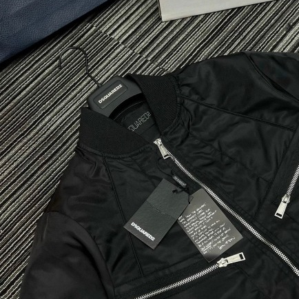 Áo Khoác Gió DSQ 290 Họa Tiết Thêu Và Khóa Chéo Đơn Giản Chất Liệu Gió Phù Hợp Cho Nam Thời Trang Cao Cấp