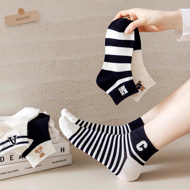 Set 5 Đôi Tất Vớ Nữ Tông Đen Trắng Họa Tiết Chữ AMG Dễ Thương Lady T30