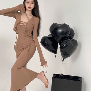 Set đầm ôm cổ kiểu + khoác đan dây