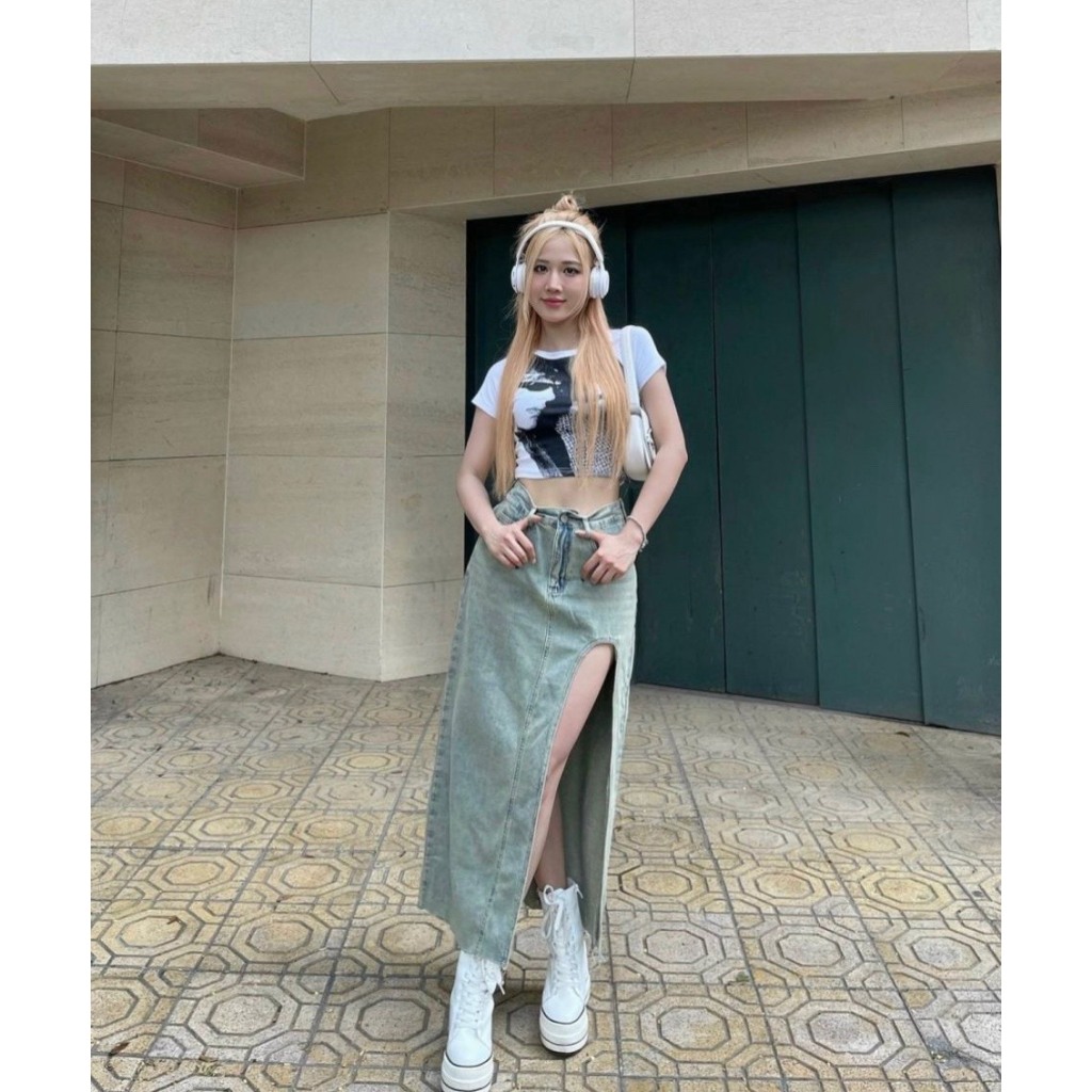 SET ÁO CROPTOP LOANG HÌNH MẶT NGƯỜI TAY PHỐI TRẮNG + CHÂN VÁY JEAN XẺ MIDI